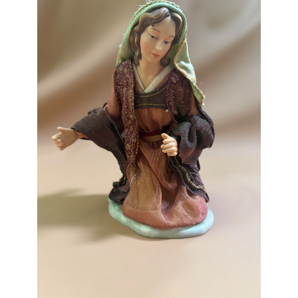 Members Mark 2005 Hand Painted Nativity Mary Replacement Figure Fabric Clothes